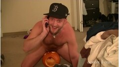 Bear fucking a pumpkin while having a phone sex Thumb