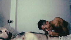 Despidiendo el a&ntilde_o con la verga y leche de este macho peludo. Thumb