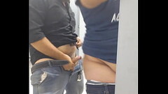 Gorditos cogiendo en ba&ntilde_o publico sexo gay cruising Thumb