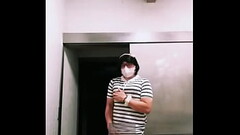 女装　ゆきな　公園のトイレでプチ露出オナニー Thumb