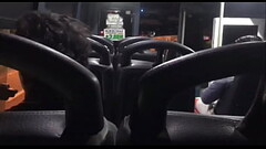 seduzco a enano en la buseta y este se hace al lado m&iacute_o y me empieza a chupar las tetas, lueg Thumb