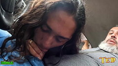 Ela &eacute_ Uber e resolveu entrar na carona para contar suas aventuras no carro Thumb