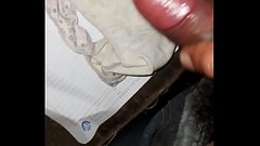 Masturbandome y hechandole mi lechita a otro calzoncito rico. Thumb